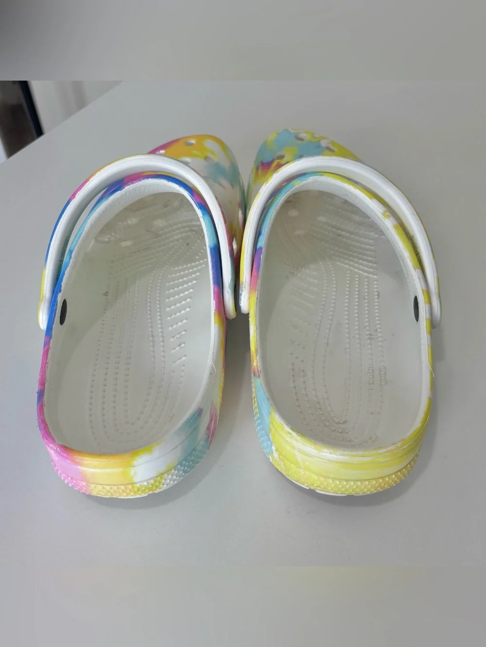 Crocs Classic Men’s Tie-Dye Beach Graphic Clogs/Sandals Multicolor Size 13
